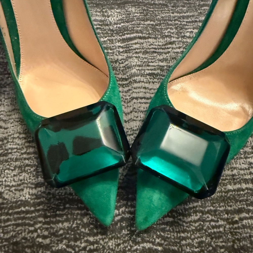 Elegant Green Stiletto Heels with Jewel Accent - Picture 3 of 5
